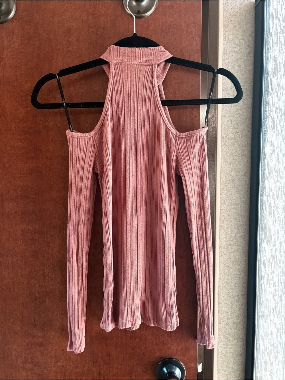 Forever 21 Dusty Rose Ribbed Cold-Shoulder Mock Neck Top - Picture 3 of 4